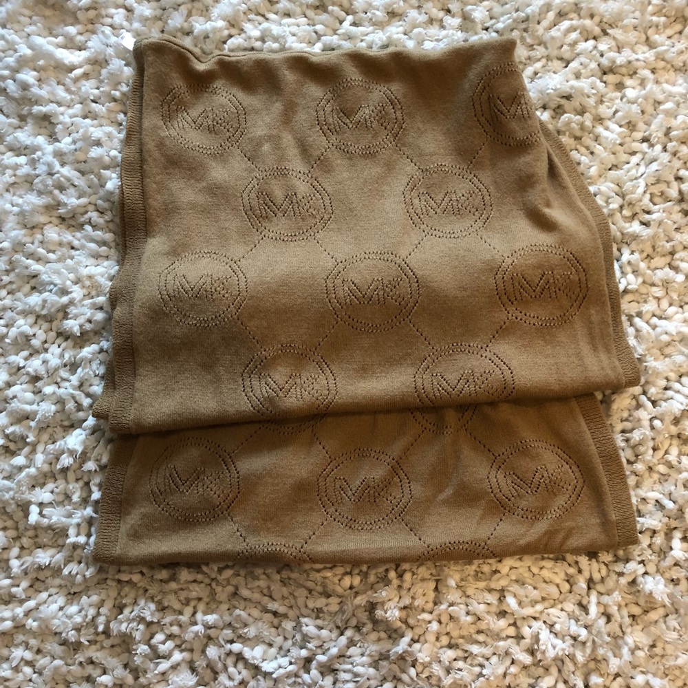 Michael Kors Light Brown Circle Scarf